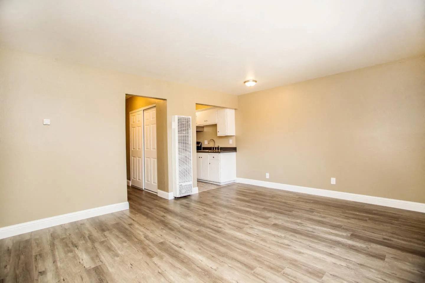 401 E. Poplar Ave photo 5
